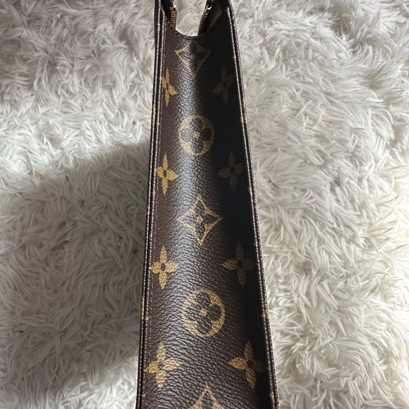 Louis Vuitton Monogram Toiletry Pouch 26 - Picture 3 of 5